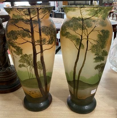 LEGRAS,

Paire de vases en verre multicouches...