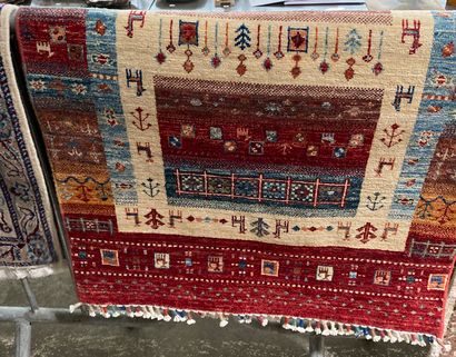 Lot de quatre tapis : 

- Pakistan, tapis...