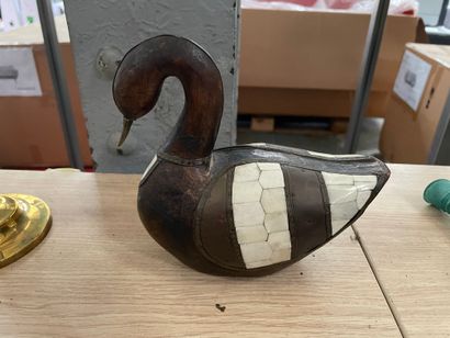 Lot comprenant deux oiseaux en émaux cloisonnés...