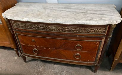 Commode en bois de placage ouvrant à trois...