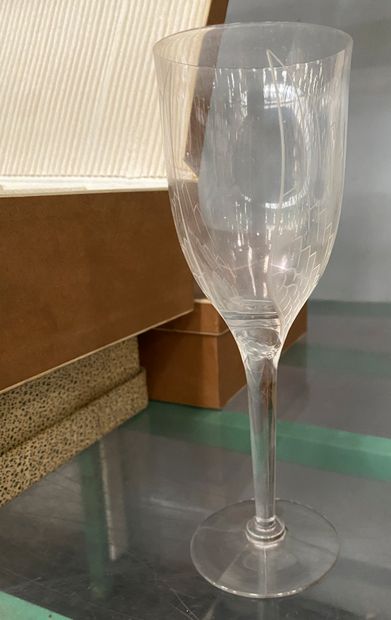 LALIQUE,

12 coupes à champagne modèle 