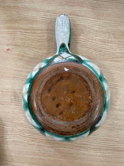 Lot comprenant une lampe en créamique émaillée...