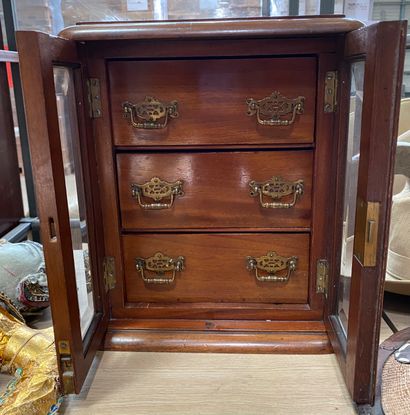 Vitrine miniature en bois de placage ouvrant...