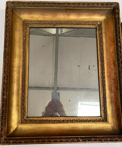 Lot de deux miroirs en bois doré

60 x 50...