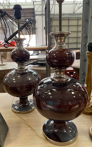 Paire de lampes en céramique lustrée et émaillée...