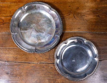 Suite de deux plats en argent (925 millièmes),...
