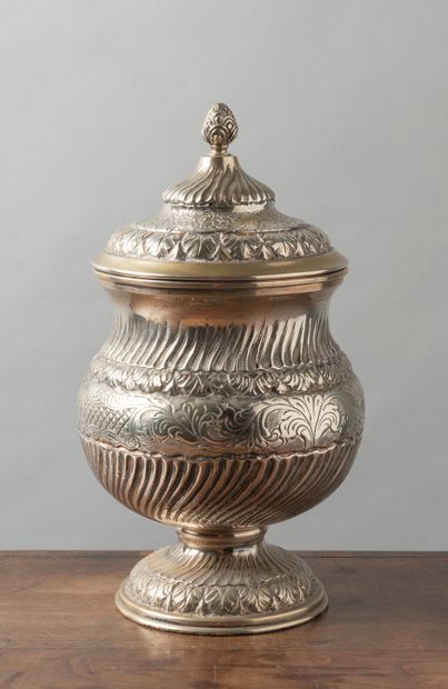 Vase couvert en argent (925 millièmes) sur...