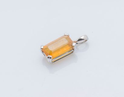 Pendentif en or gris 18 carats (750 ‰) orné...