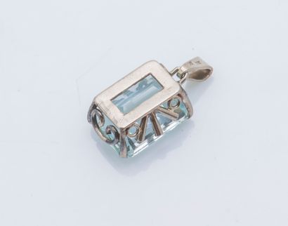 Pendentif en or gris 18 carats (750 ‰) orné...