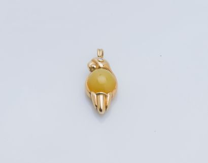 
Pendentif perroquet  en or jaune 18 carats...