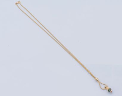 Pendentif et chaîne en or jaune 18 carats...