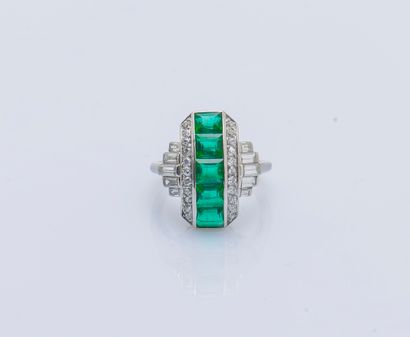 
Bague en or gris 18 carats (750 millièmes)...