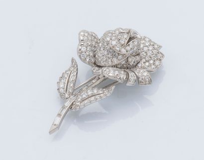 Clip de revers fleur en platine (950 ‰) et...