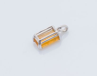 Pendentif en or gris 18 carats (750 ‰) orné...