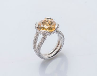 Bague en or gris 18 carats (750 ‰) ornée...