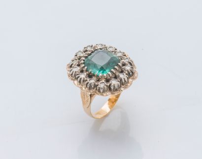 Bague fleur en or jaune 18 carats (750 ‰)...