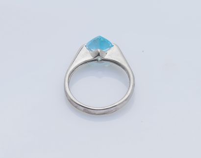Bague en or gris 18 carats (750 ‰) ornée...