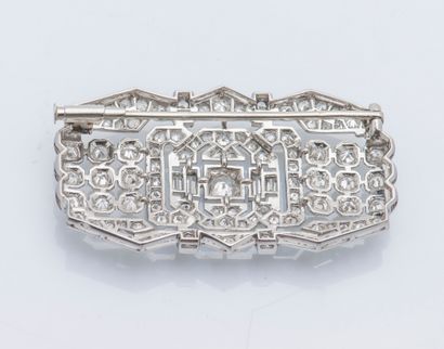 Broche plaque en or gris 18 carats (750 ‰)...