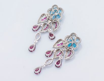 Paire d’importants pendants d’oreilles gerbe...