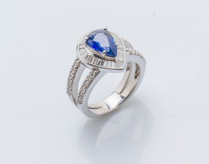 Bague en or gris 18 carats (750 ‰) ornée...