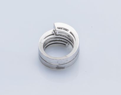 CARTIER
Bague modèle Tectonique formant un...