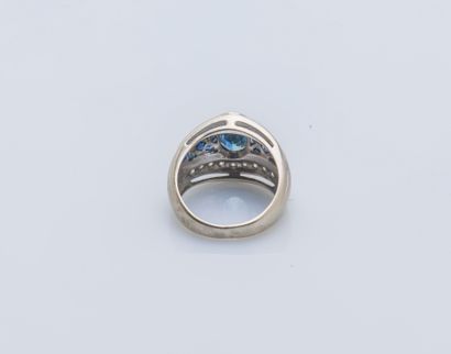 Bague bandeau en or gris 18 carats (750 ‰)...