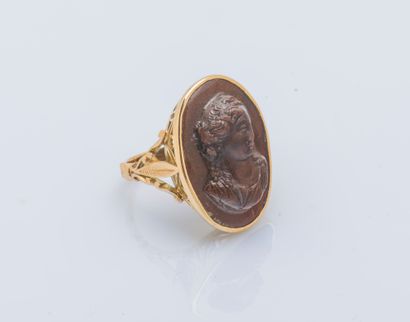 Bague en or jaune 18 carats (750 ‰) ornée...