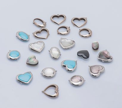 Ensemble de onze éléments de collier ou de...