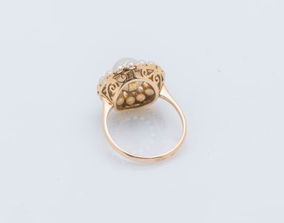 Bague fleur en or jaune 14 carats (585 ‰)...