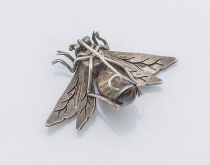 Broche bourdon en argent (925 ‰) le corps...