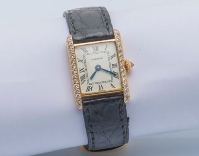CARTIER
Montre Tank mini de dame en or jaune...
