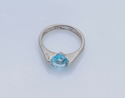 Bague en or gris 18 carats (750 ‰) ornée...