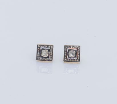 Paire de boutons d’oreilles en vermeil (800...
