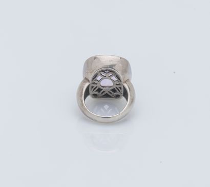 Bague en argent (925 ‰) ornée d’une améthyste...