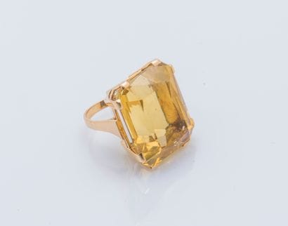Importante bague en or jaune 18 carats (750...