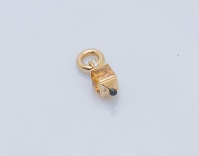 Pendentif lanterne en or jaune 18 carats...