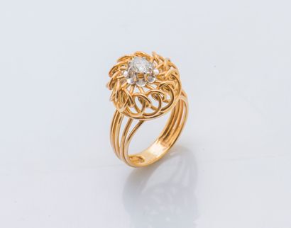 Bague fleur en or jaune 18 carats (750 ‰)...