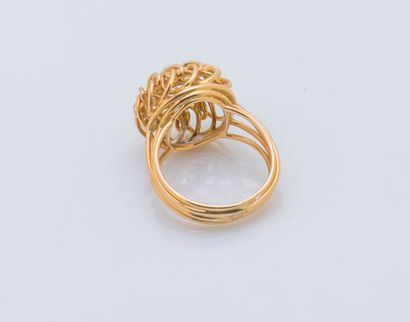 Bague fleur en or jaune 18 carats (750 ‰)...