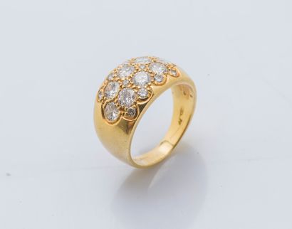 Bague bandeau bombé en or jaune 18 carats...