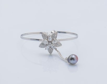 Bracelet jonc ouvrant en or gris 18 carats...