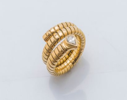 BULGARI
Bague serpent en or jaune 18 carats...