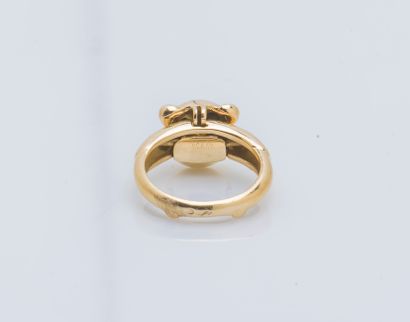 VAN CLEEF & ARPELS
Bague jonc ourson en or...