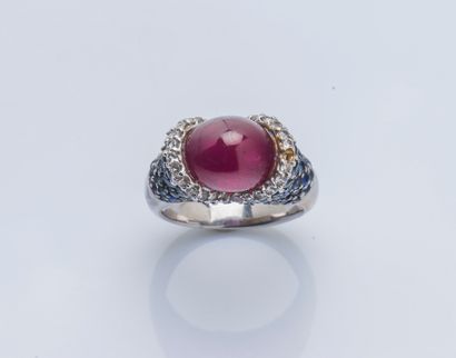 Bague en argent (925 ‰) ornée d’un cabochon...