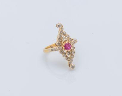 Bague navette en or jaune 18 carats (750...