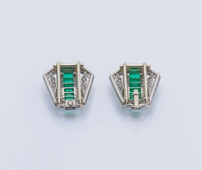 
Paire de clips de revers en or gris 18 carats...