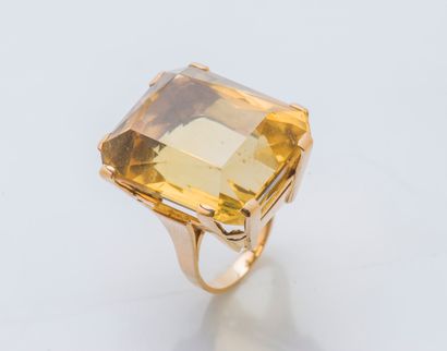 Importante bague en or jaune 18 carats (750...
