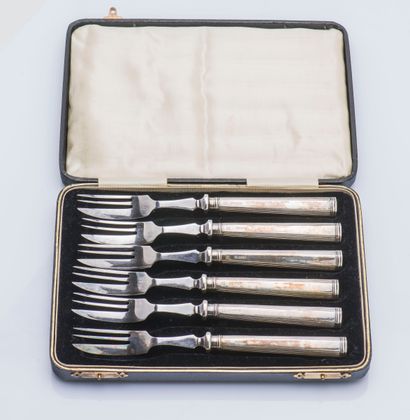 Six fourchettes à gâteau en argent (925‰),...