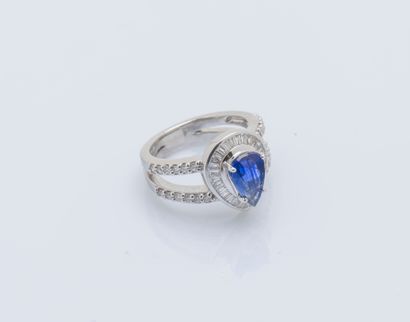 Bague en or gris 18 carats (750 ‰) ornée...