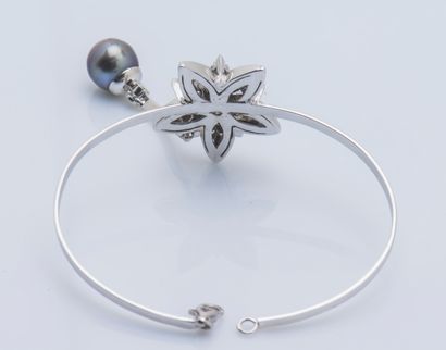 Bracelet jonc ouvrant en or gris 18 carats...
