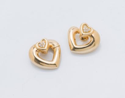 Deux boucles d’oreilles assorties pour le...